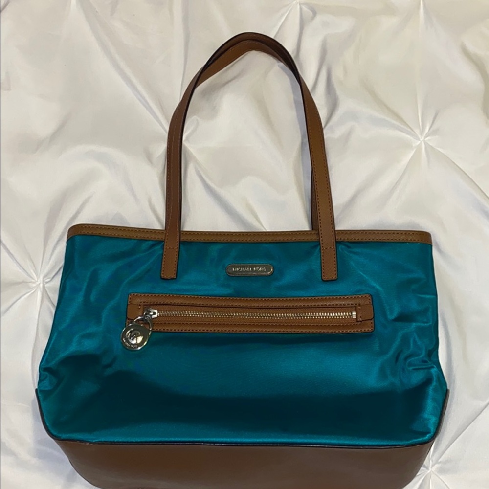 Micheal Kors purse